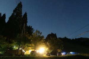 夜の冬のキャンプ1