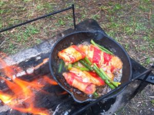 キャンプで焚き火料理 (5)