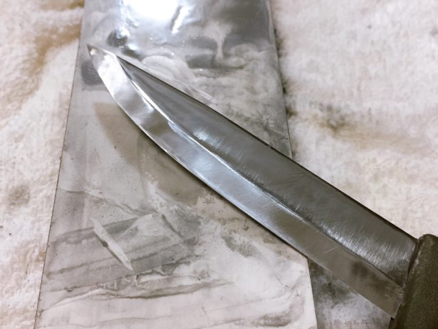 ナイフを研ぐ (27)