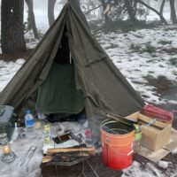 初の雪中ソロキャンプ！スカートなしの軍幕で冬キャンプを決行してみた！